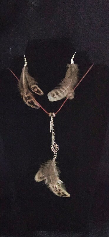 Feather necklaces and earrings sets